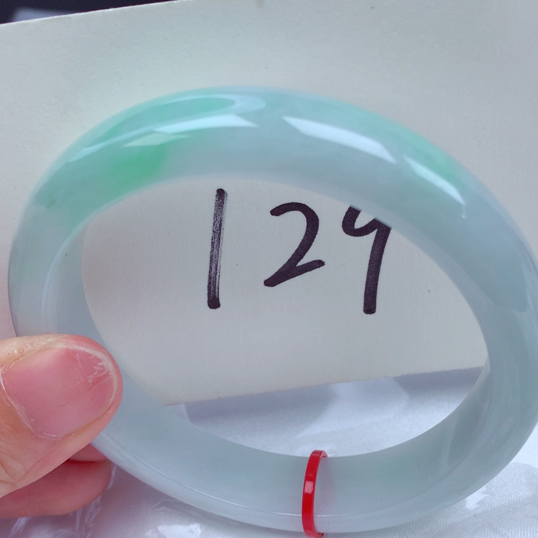 翡翠手镯未镶嵌翡翠