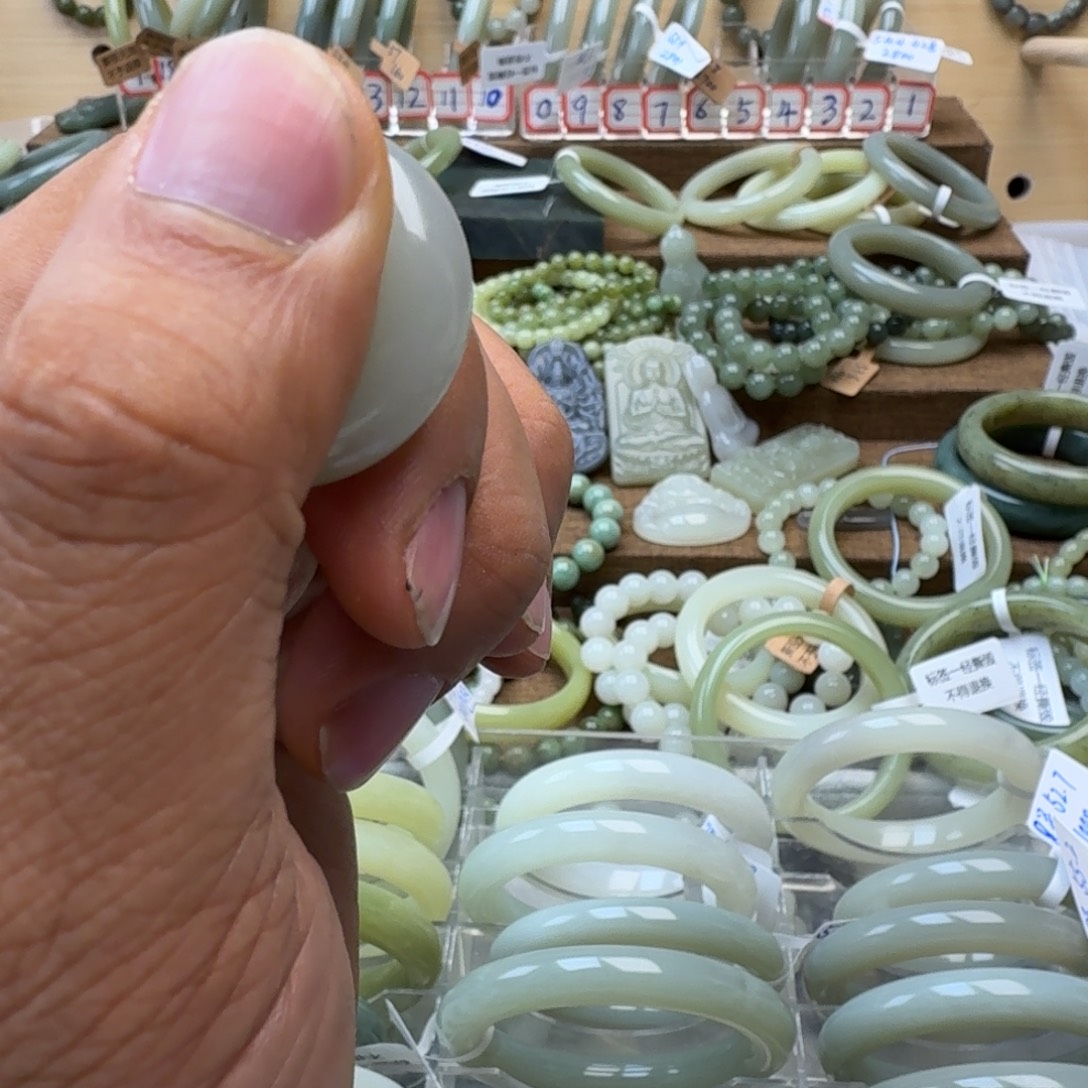 一***多和田玉未镶嵌手链