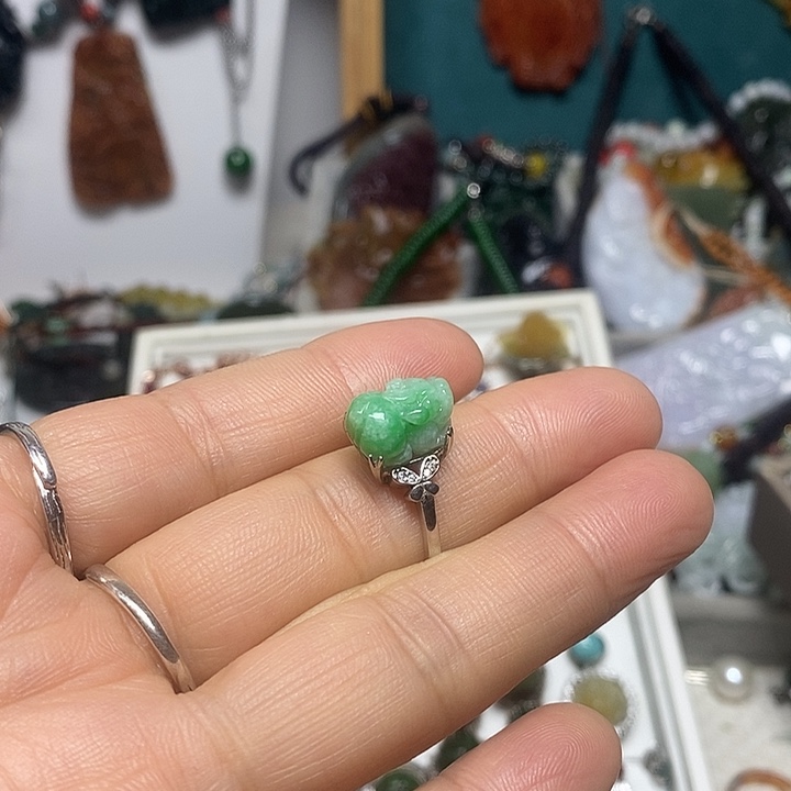 钱***鼓翡翠未镶嵌吊坠(赠链)