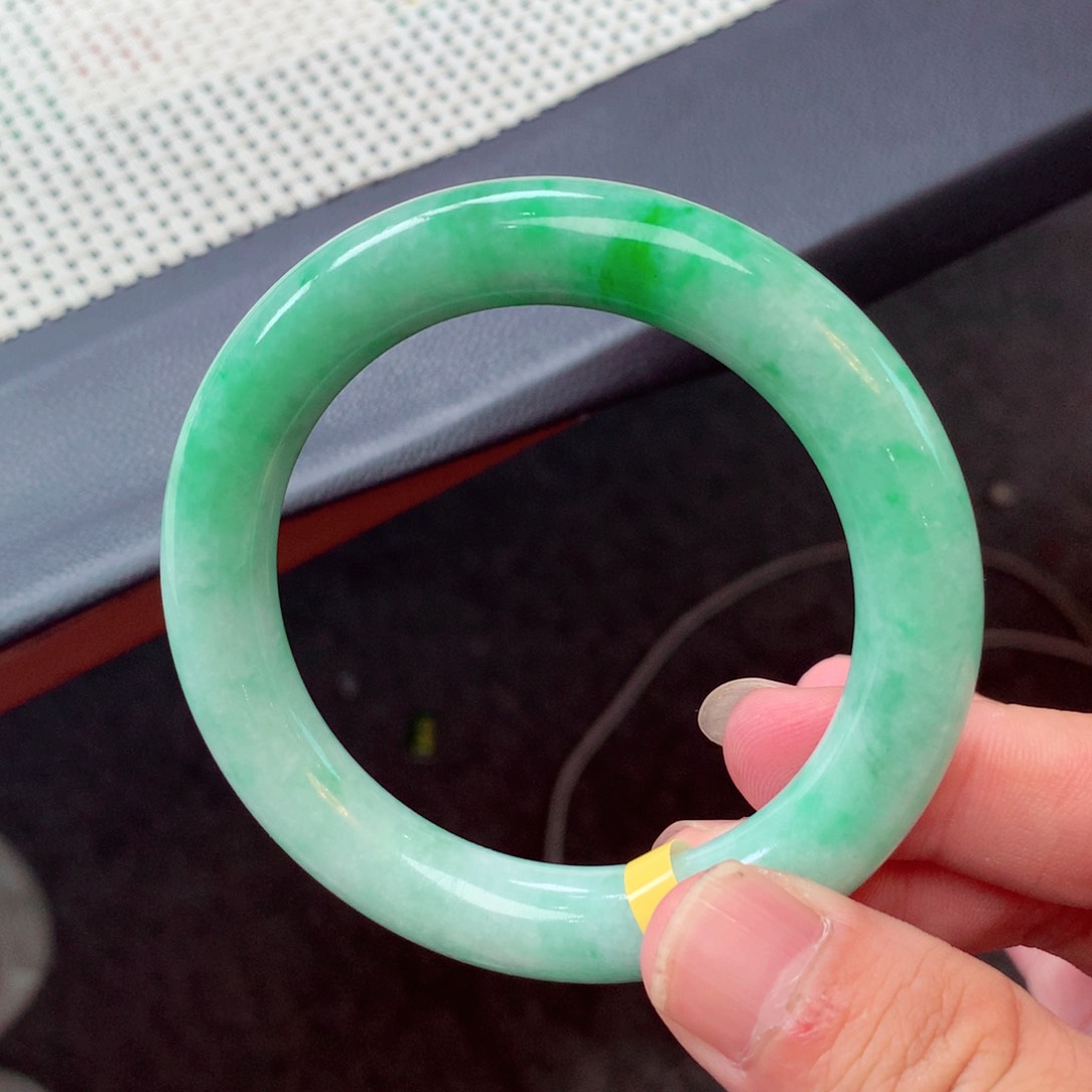 翡翠手镯未镶嵌缅甸