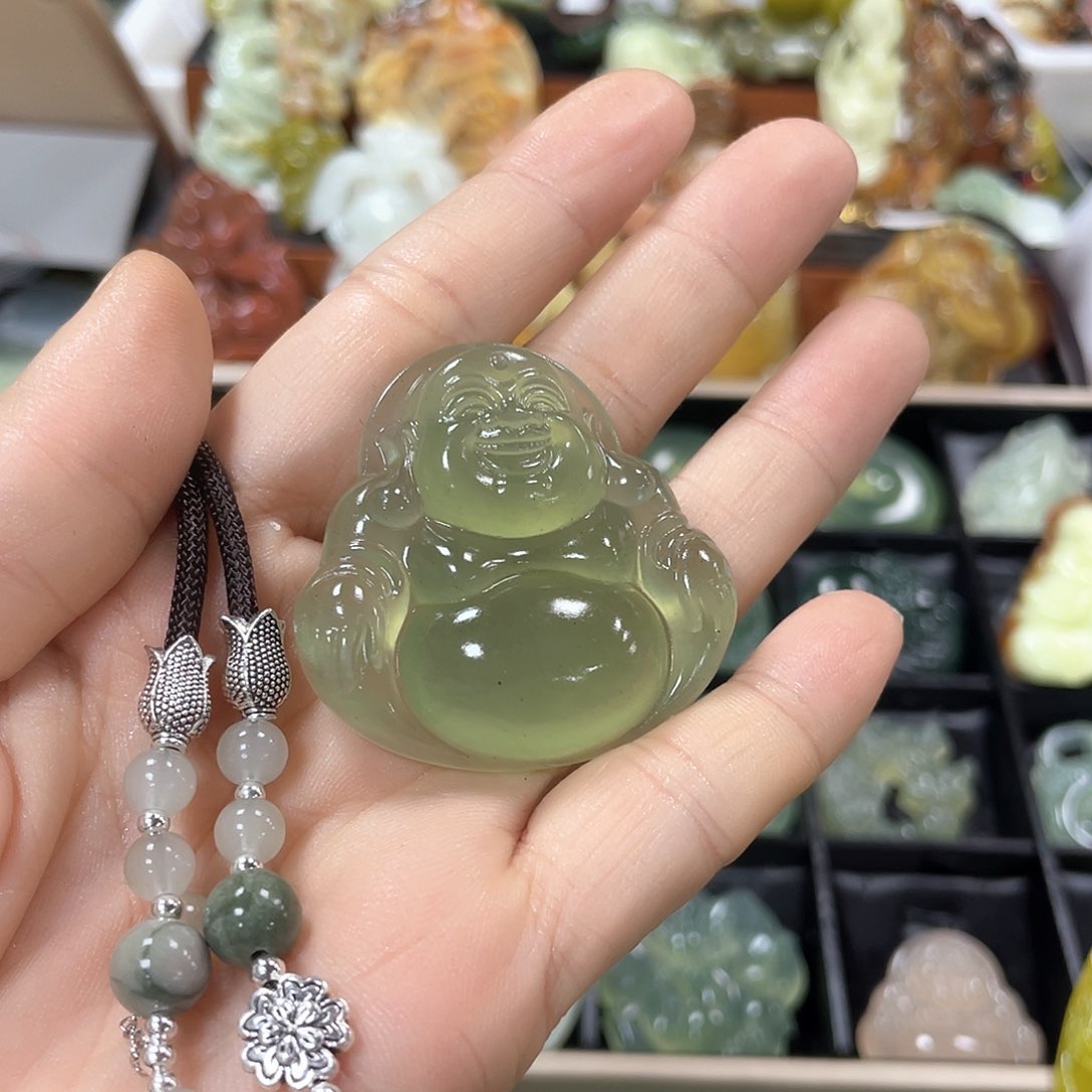 蛇纹石玉颈饰未镶嵌