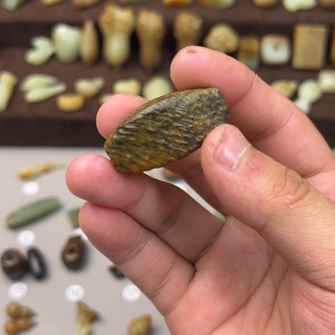 岫岩河磨玉（透闪石质玉）未镶嵌颈饰