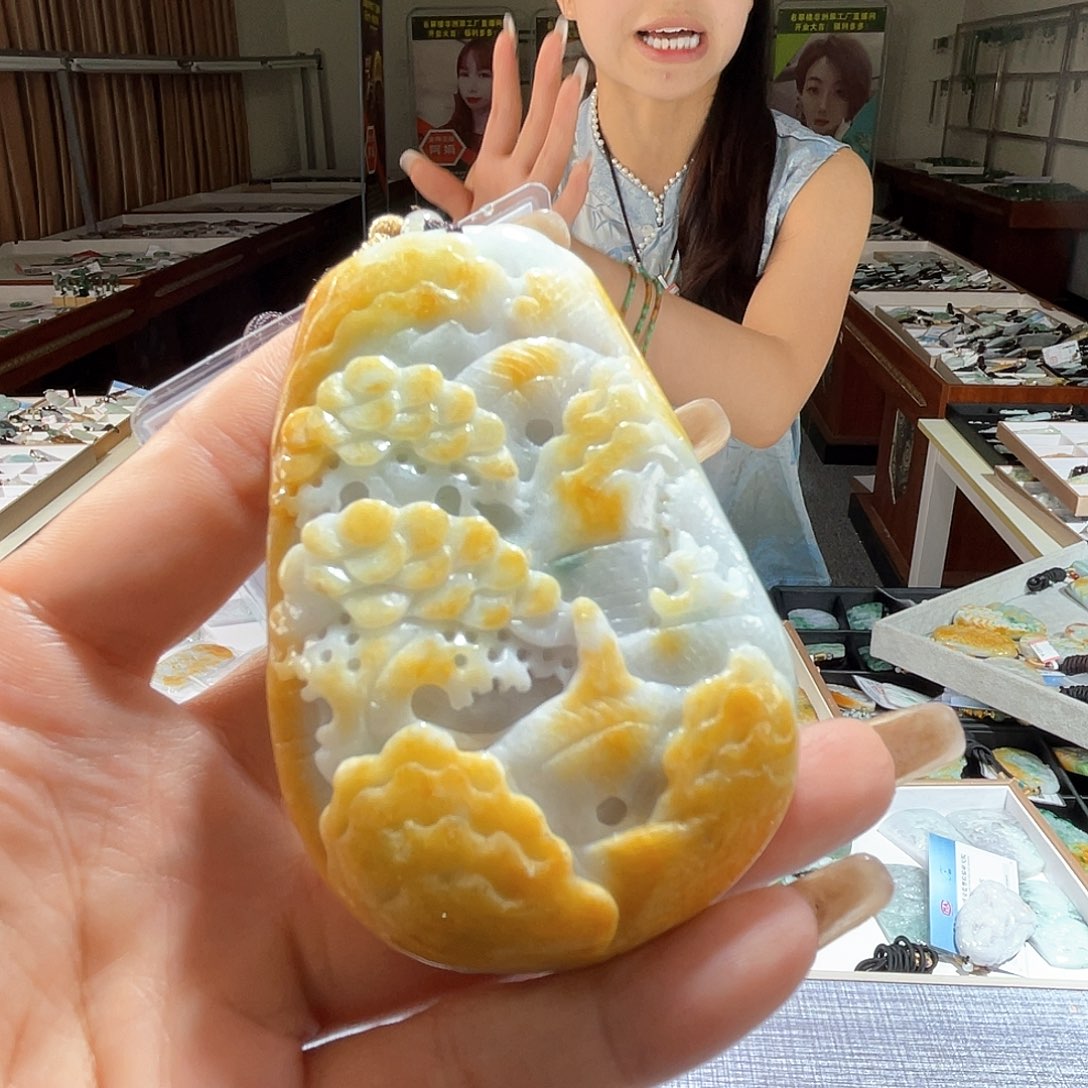 翡翠未镶嵌颈饰一