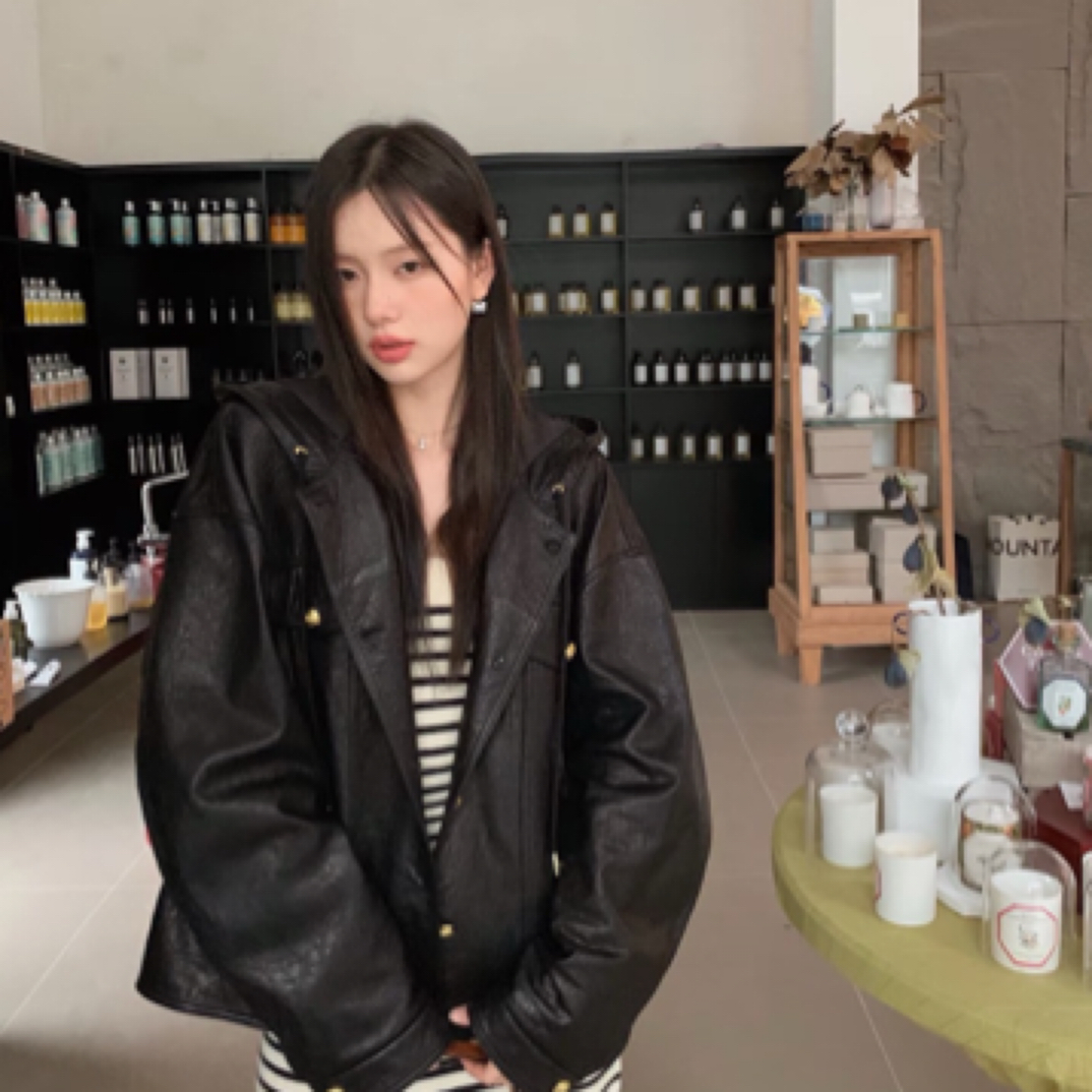 99新 Celine/思琳 D500859/黑色金扣连帽皮衣外套/38码