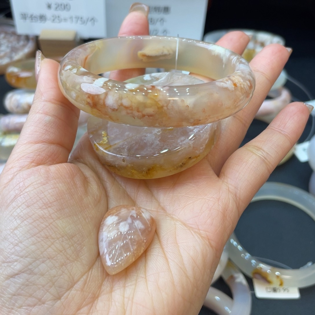 未镶嵌手镯石英质玉带***艺