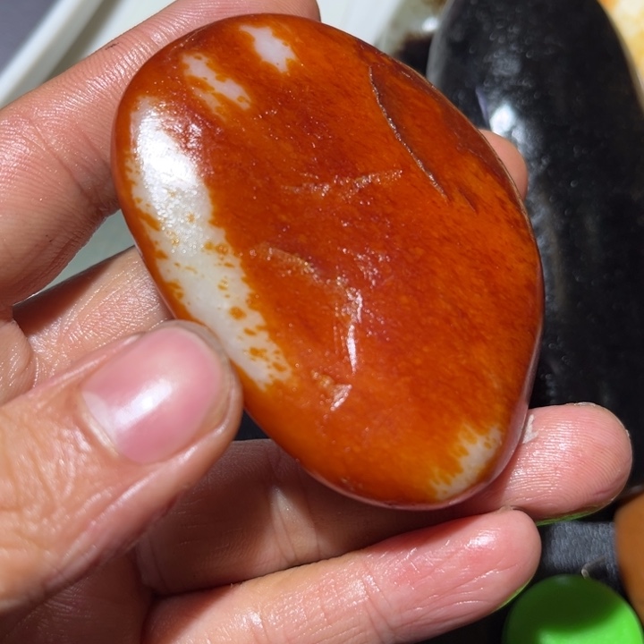 如***闻和田玉未镶嵌珠宝奇石