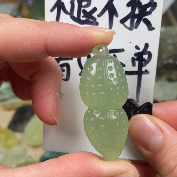 蛇纹石玉颈饰未镶嵌