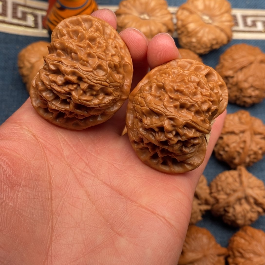 文玩核桃把件44桃心宫灯