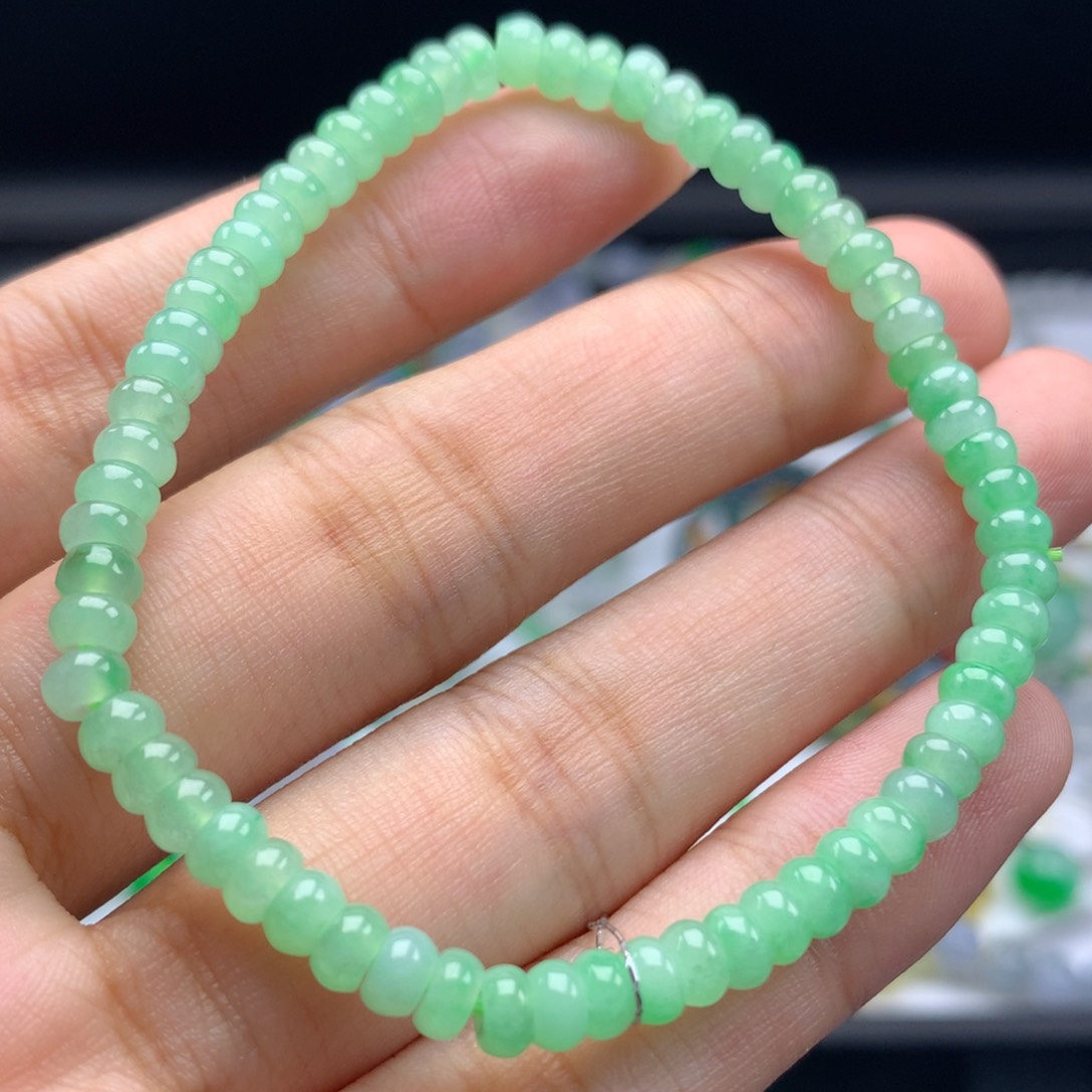 未镶嵌翡翠手链卡