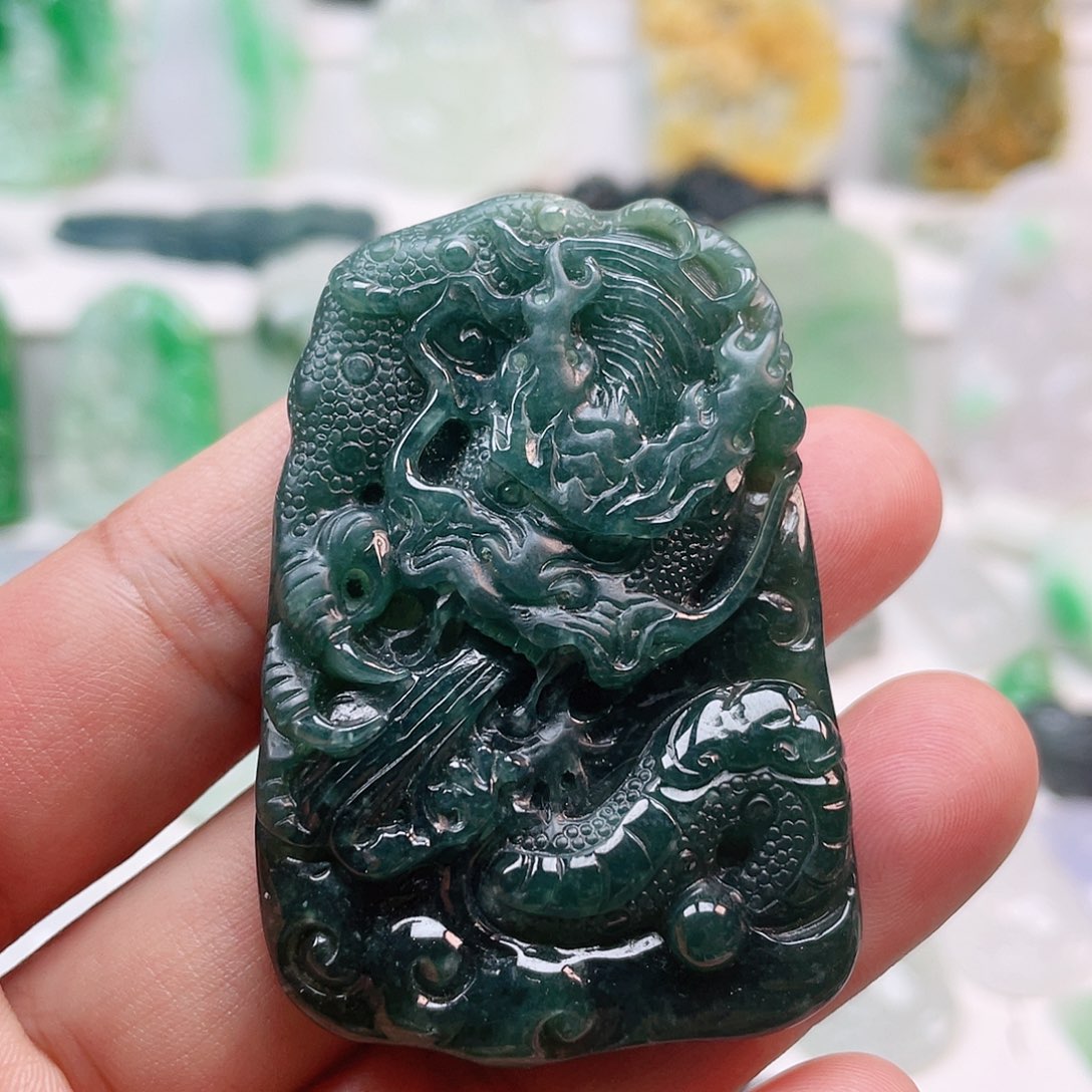 翡翠颈饰未镶嵌龙