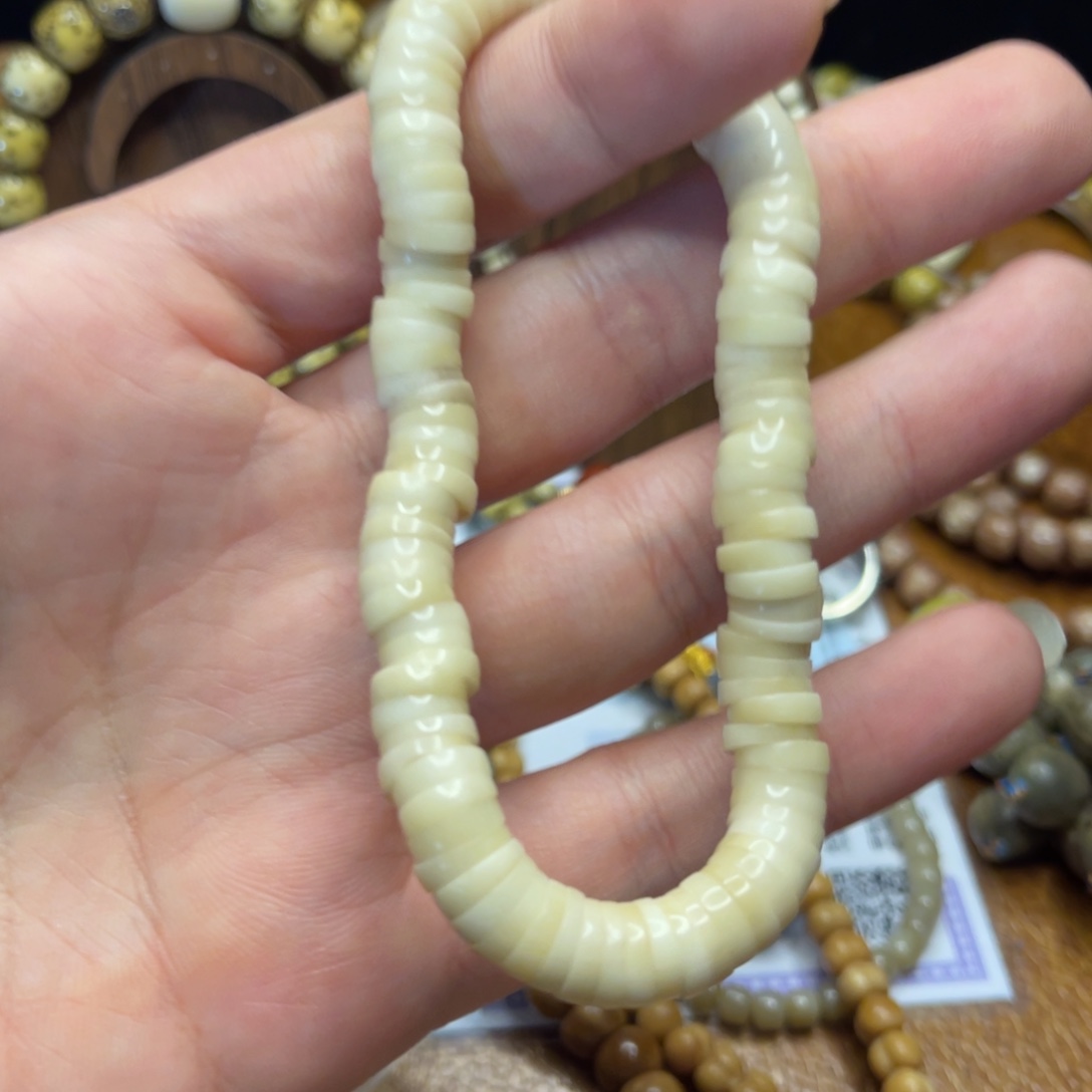 ζ***阳吊坠白玉菩提大肠