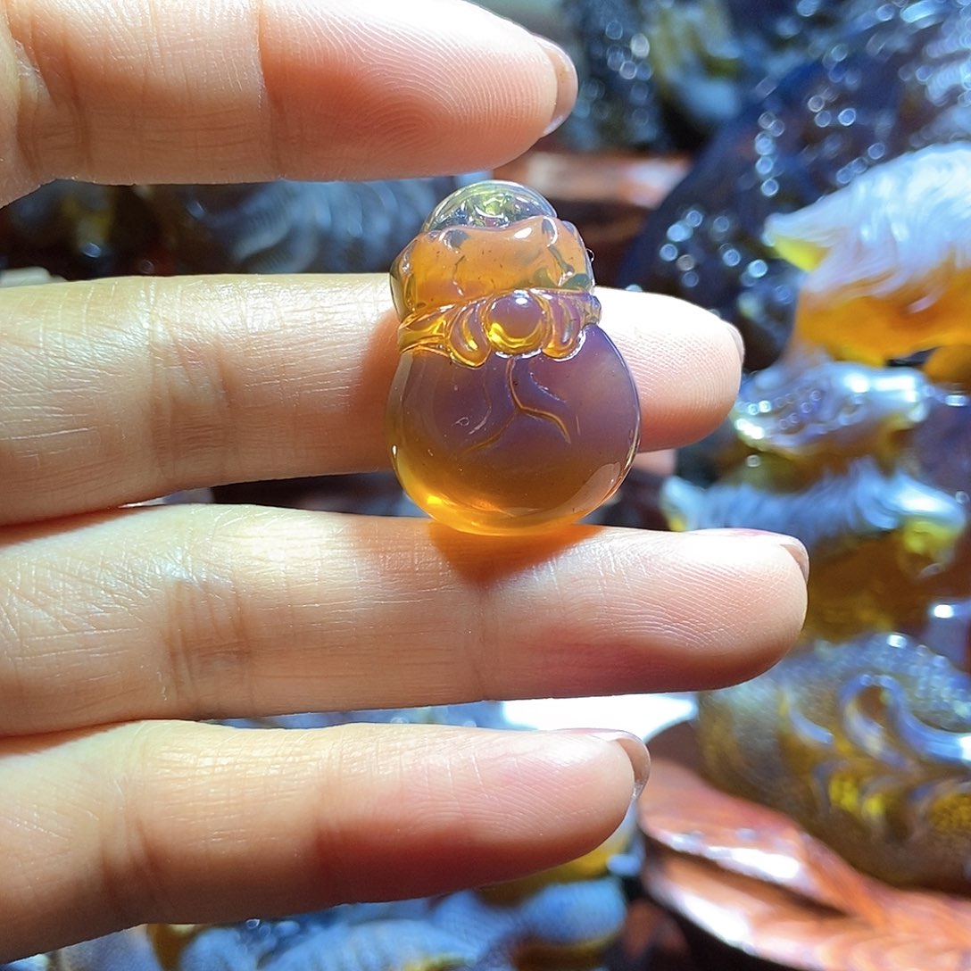 未镶嵌颈饰琥珀缅甸天然琥珀吊坠