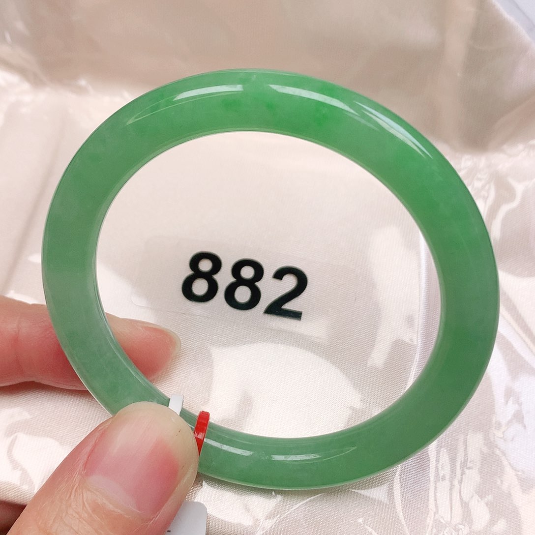 翡翠手镯未镶嵌抖音882