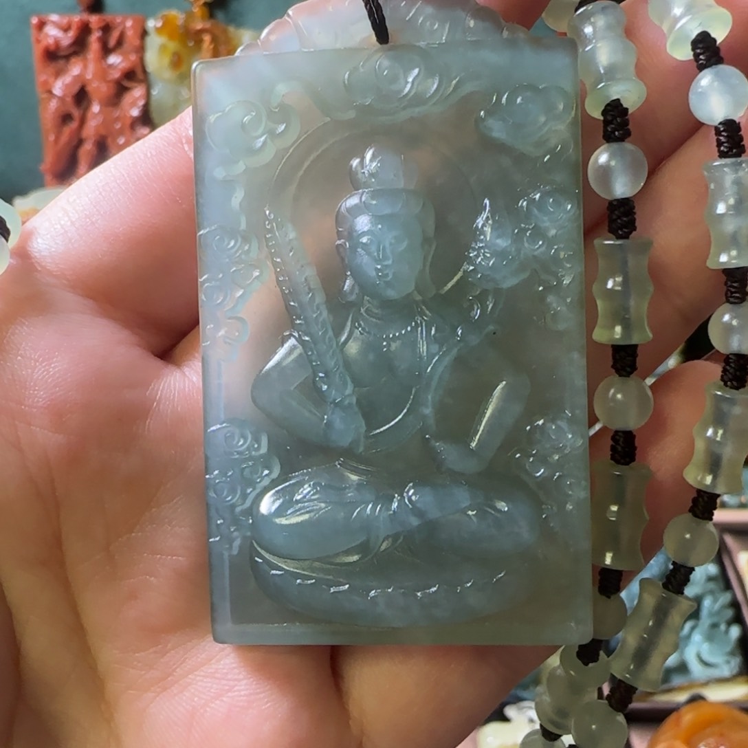 蛇纹石玉颈饰合金