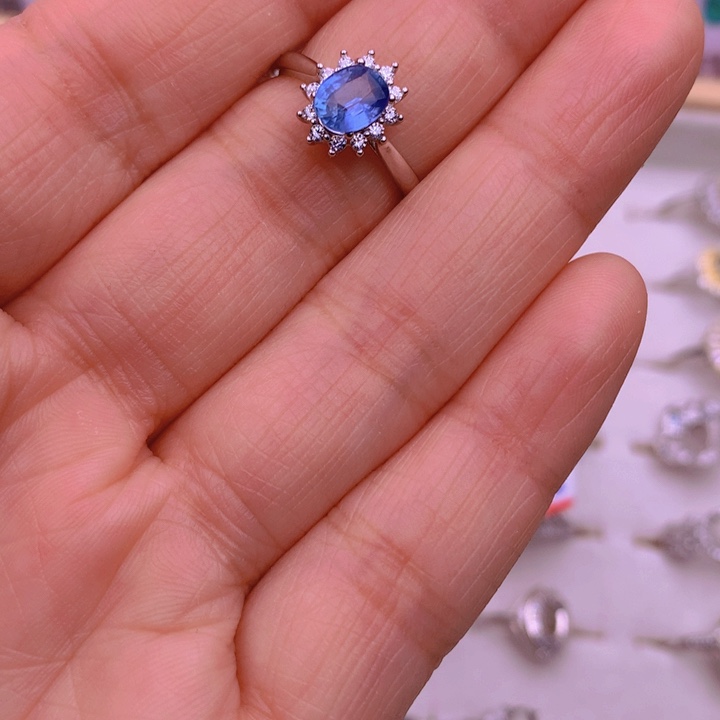 蓝宝石戒指银S925镶嵌我**笑