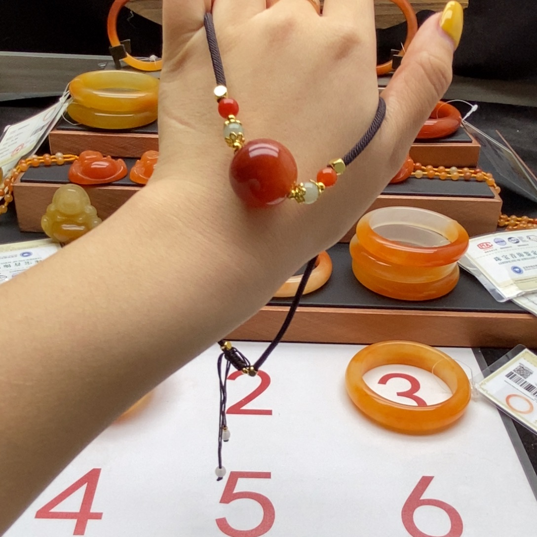 石英质玉（黄龙玉）未镶嵌吊坠