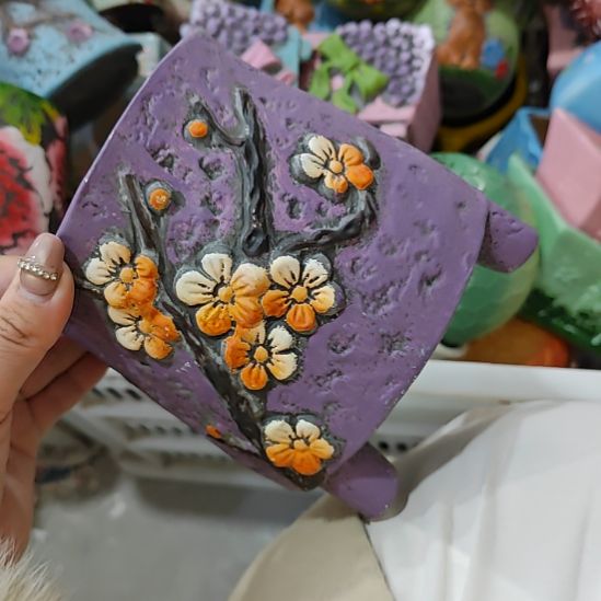 当场凑满15发货，不凑不发，花盆盆口不方不圆有针孔黑点矿点是正常