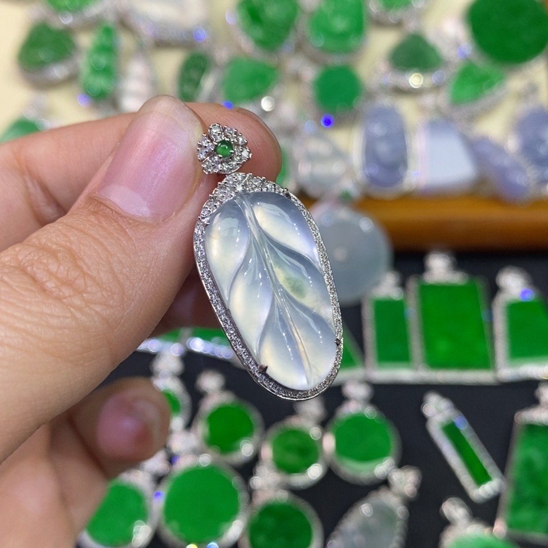 翡翠吊坠(不含链)18K金镶嵌