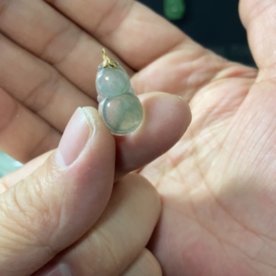 翡翠18K金镶嵌颈饰葫芦