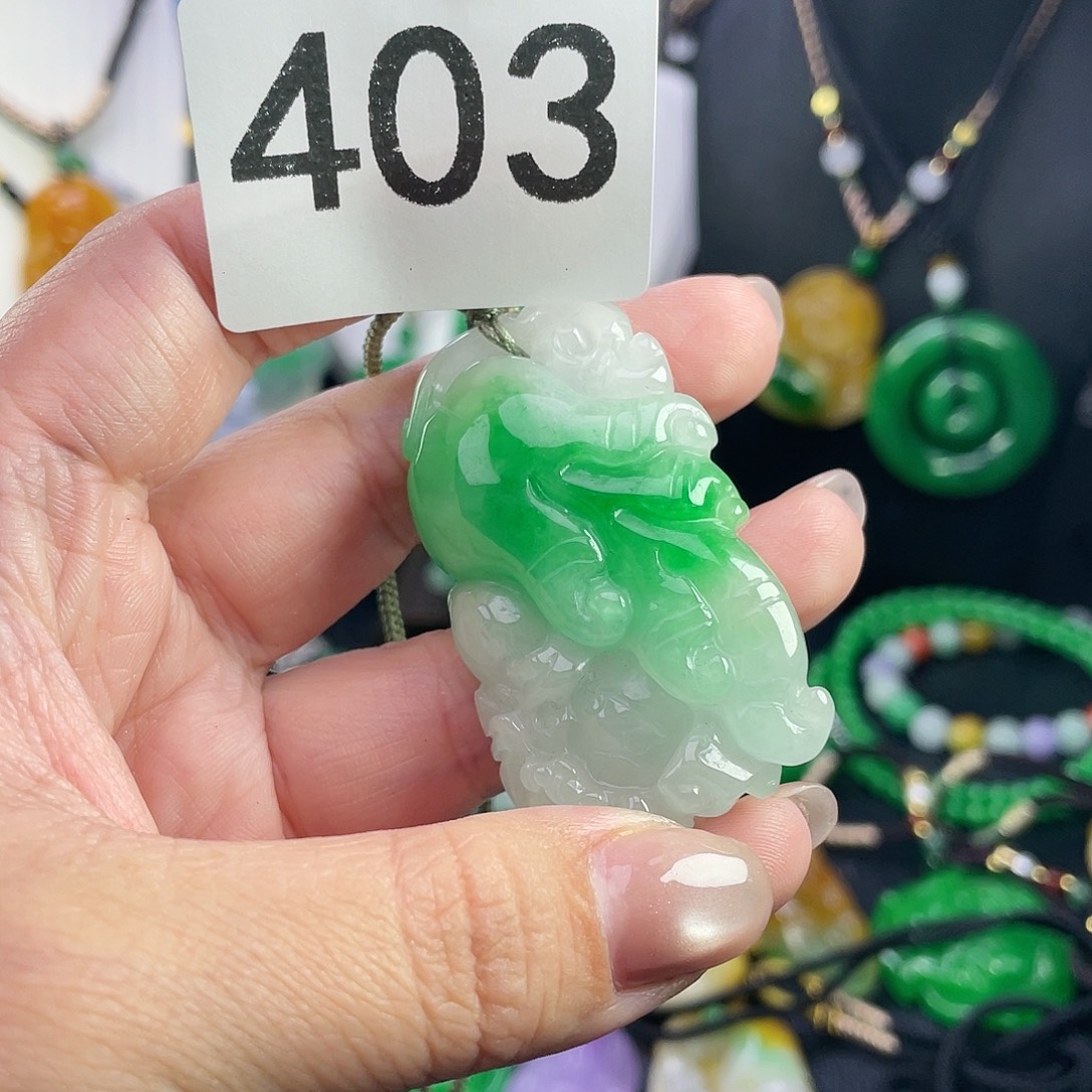 翡翠未镶嵌吊坠(赠链)