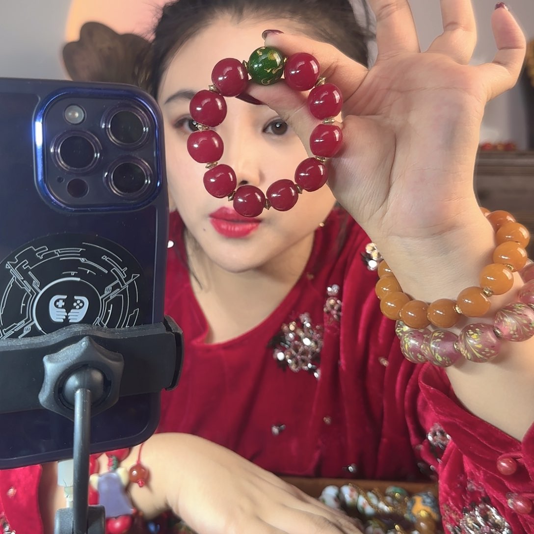 玻璃颈饰老琉璃的故事是一个人的