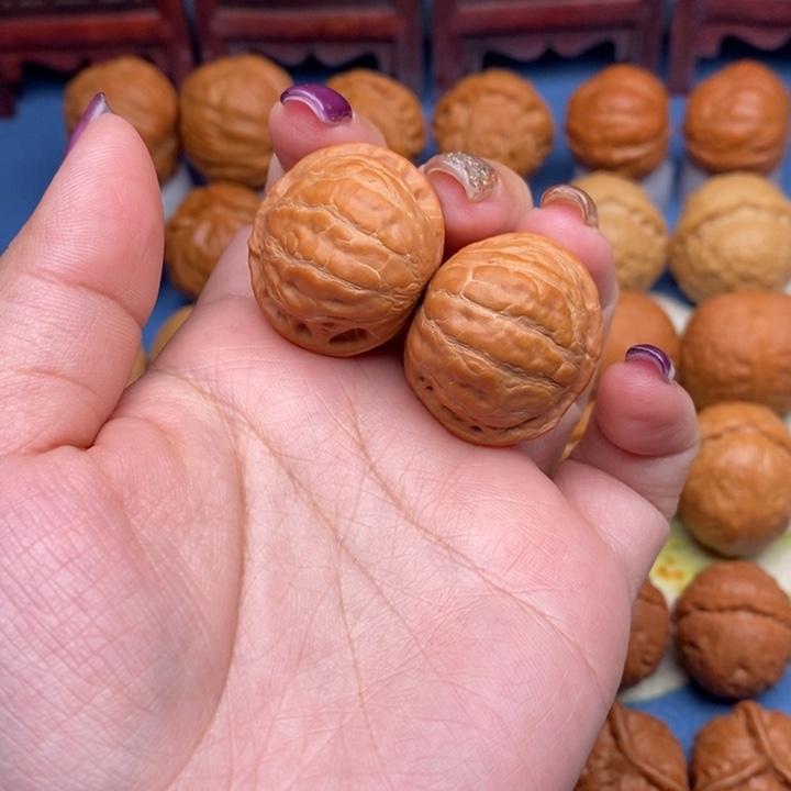 文玩核桃把件瓷娃娃