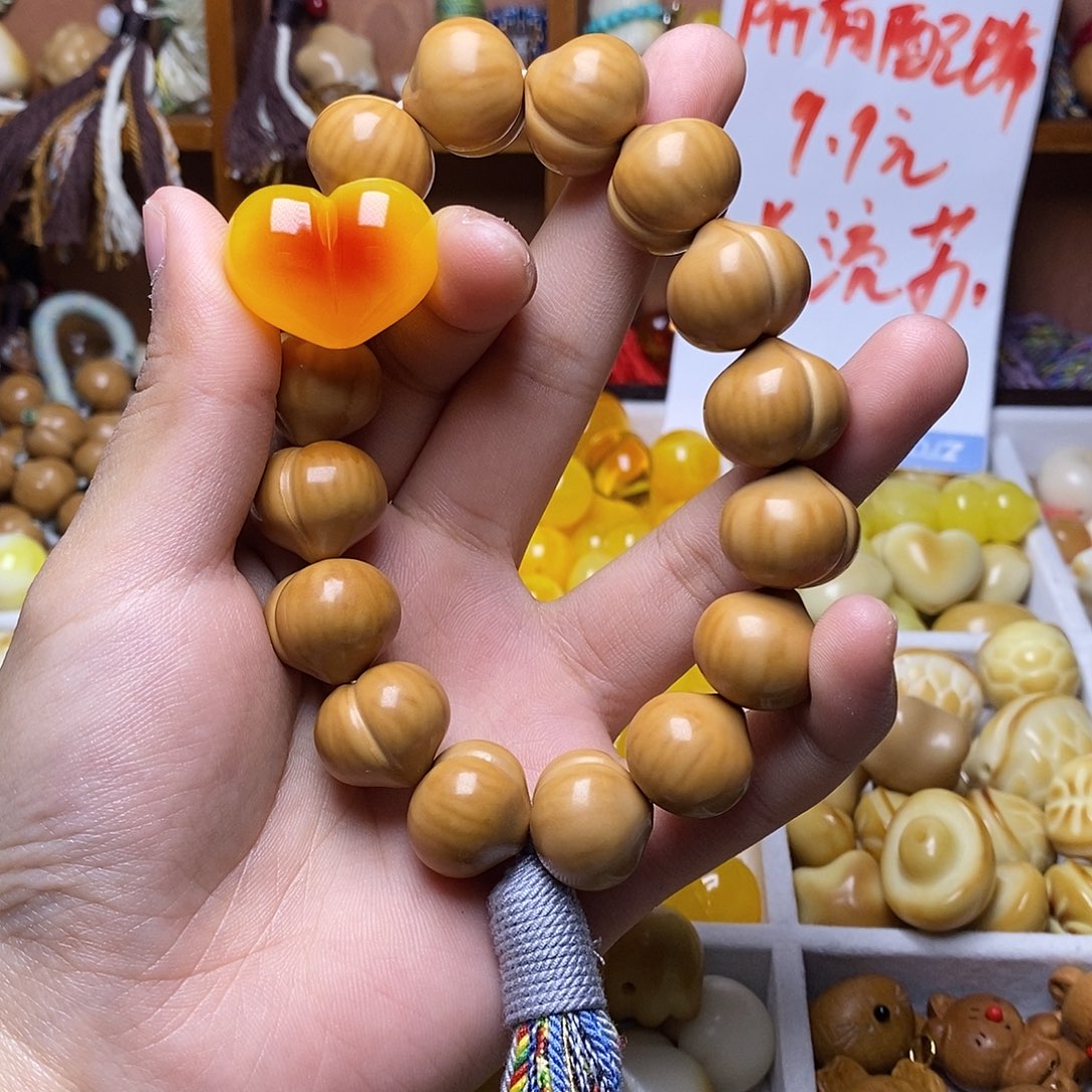 如***卉猴头核桃吊坠爱心