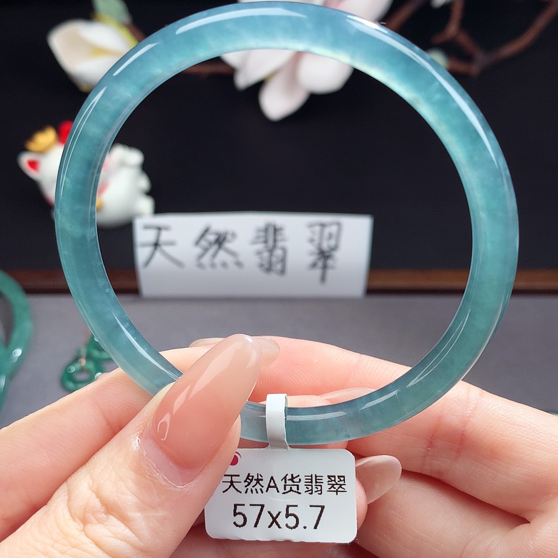 翡翠手镯（圆镯）未镶嵌