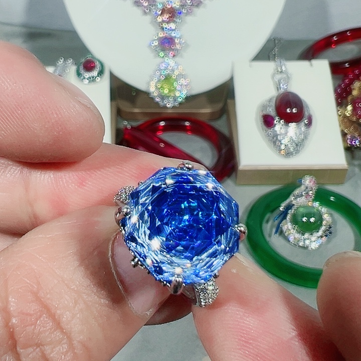 红宝石颈饰未镶嵌