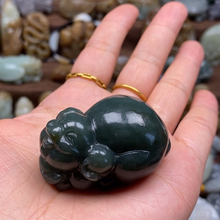 水***手和田玉未镶嵌颈饰