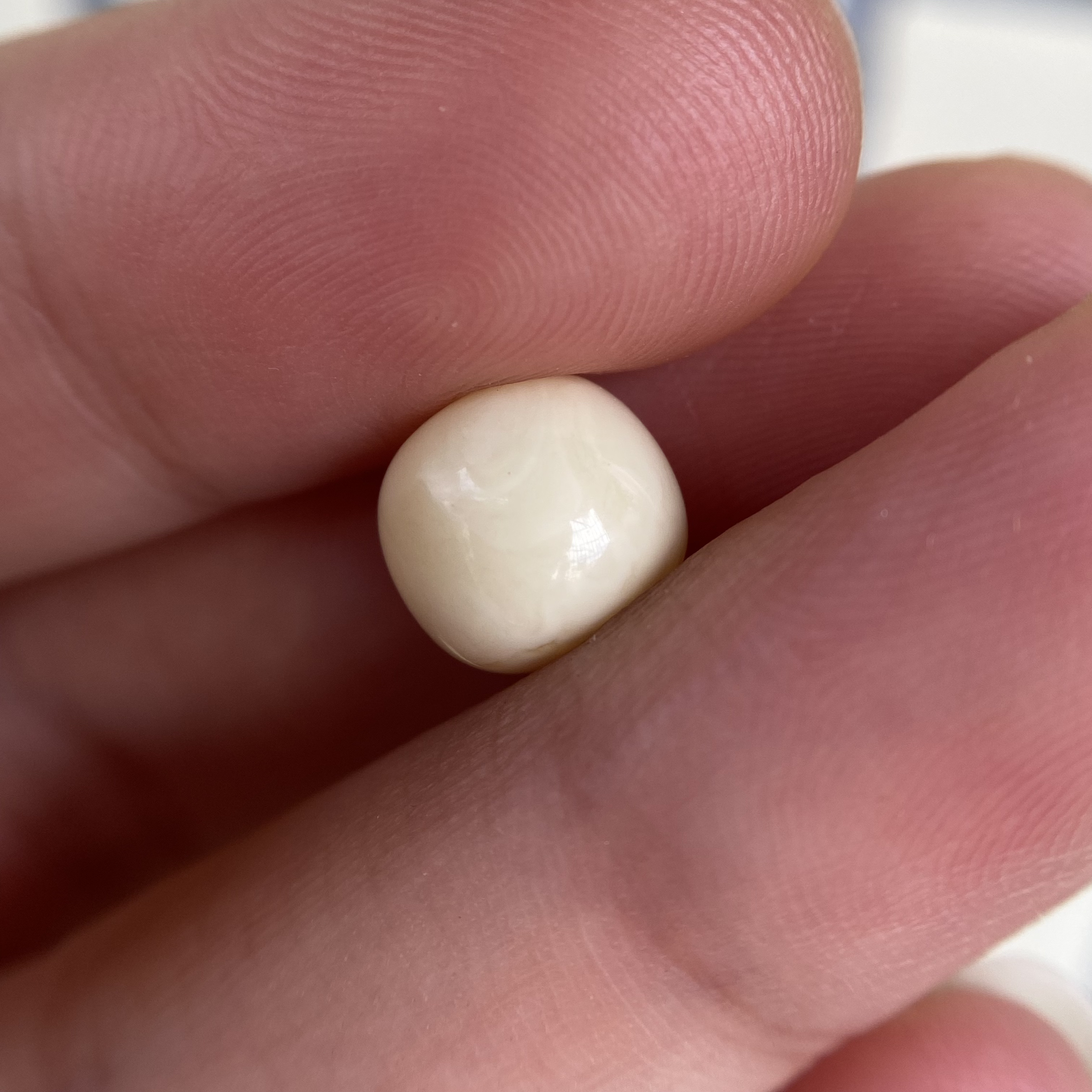 蜜蜡微奶黄蜡老型配饰9.3×8.6mm，蜡质挺好，无优化保天然