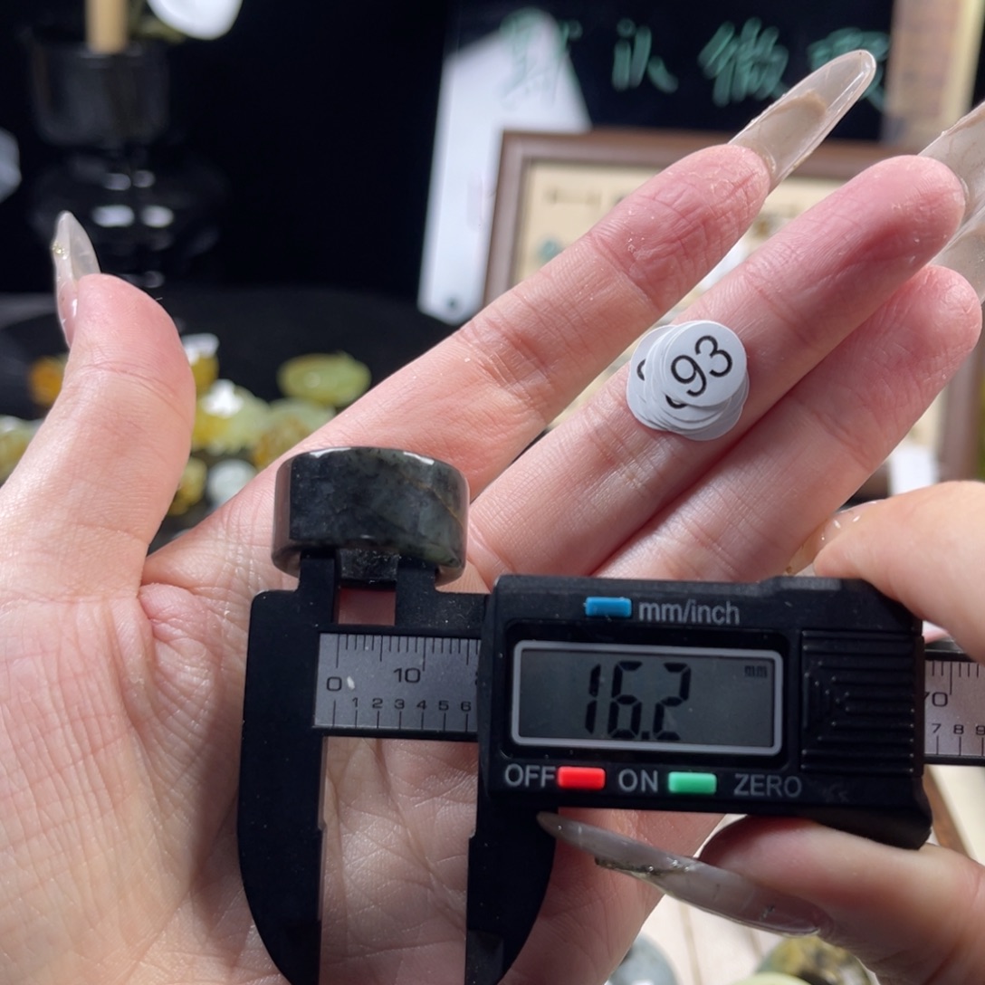 蛇纹石玉未镶嵌戒指