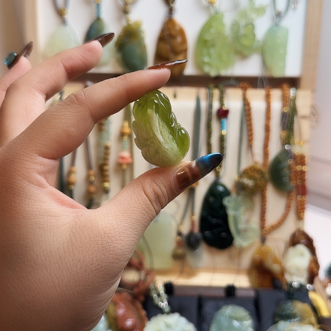 ****元蛇纹石玉合金颈饰