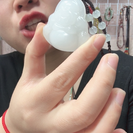 石英质玉未镶嵌颈饰大佛