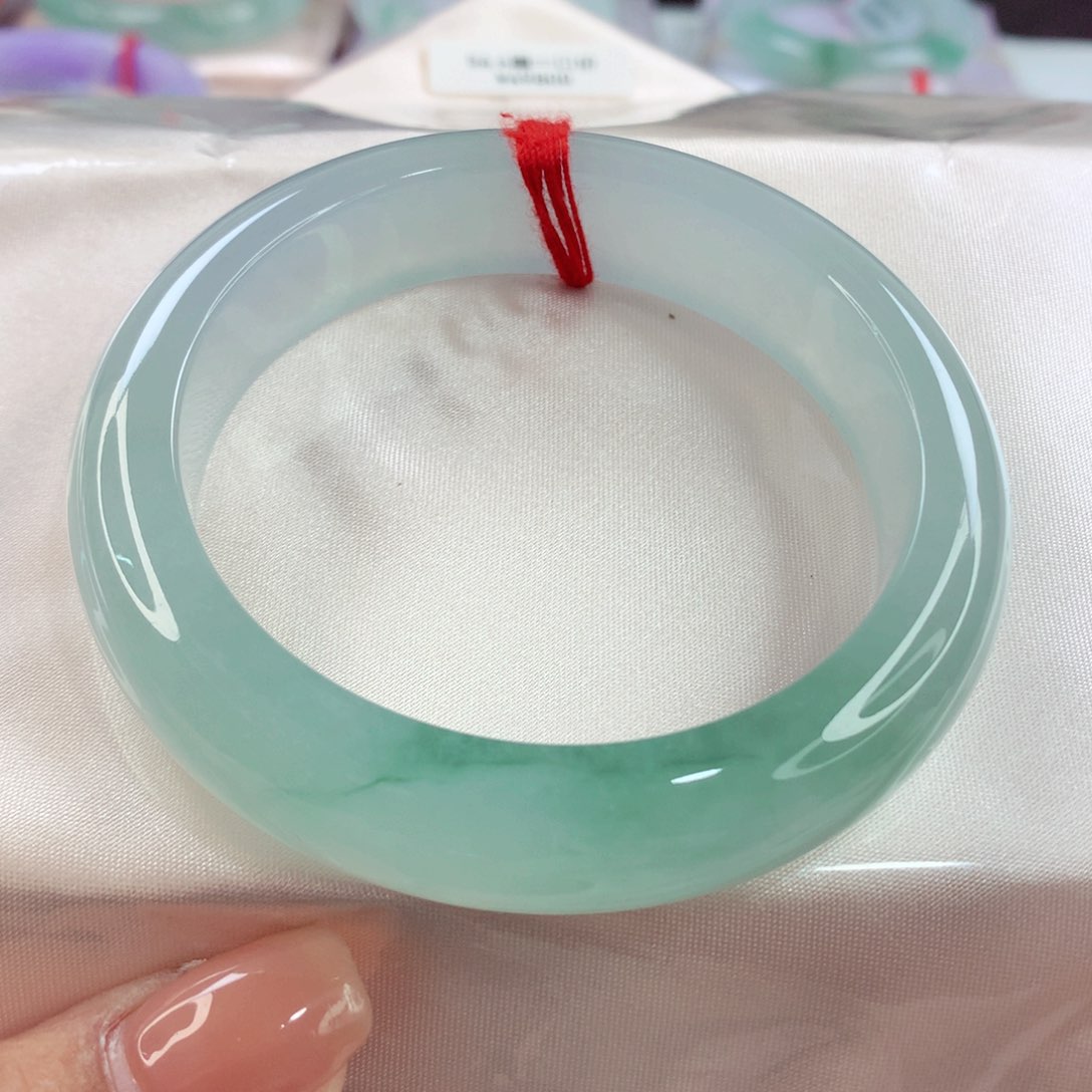 翡翠手镯未镶嵌师妹