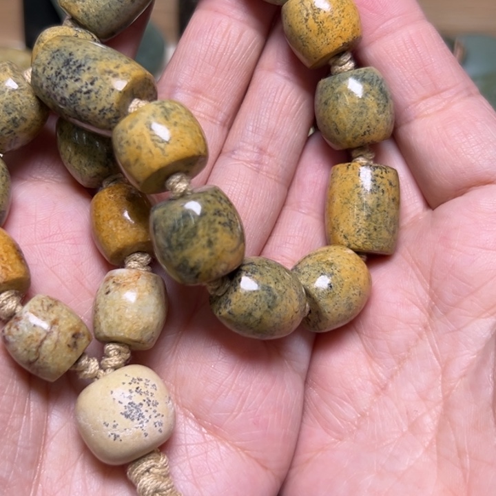 鼓***海岫岩河磨玉（透闪石质玉）未镶嵌颈饰
