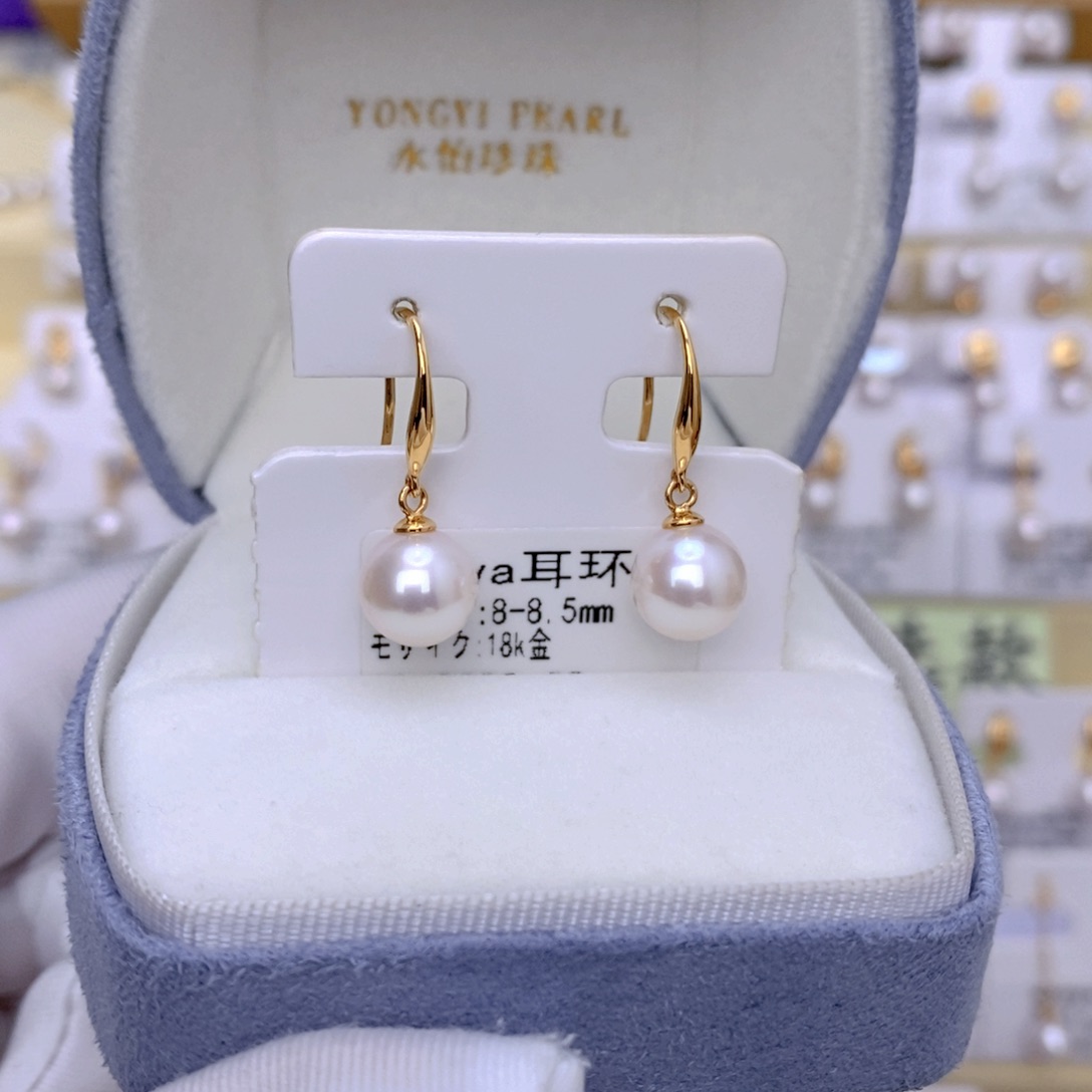 18K金镶嵌海水珍珠耳饰