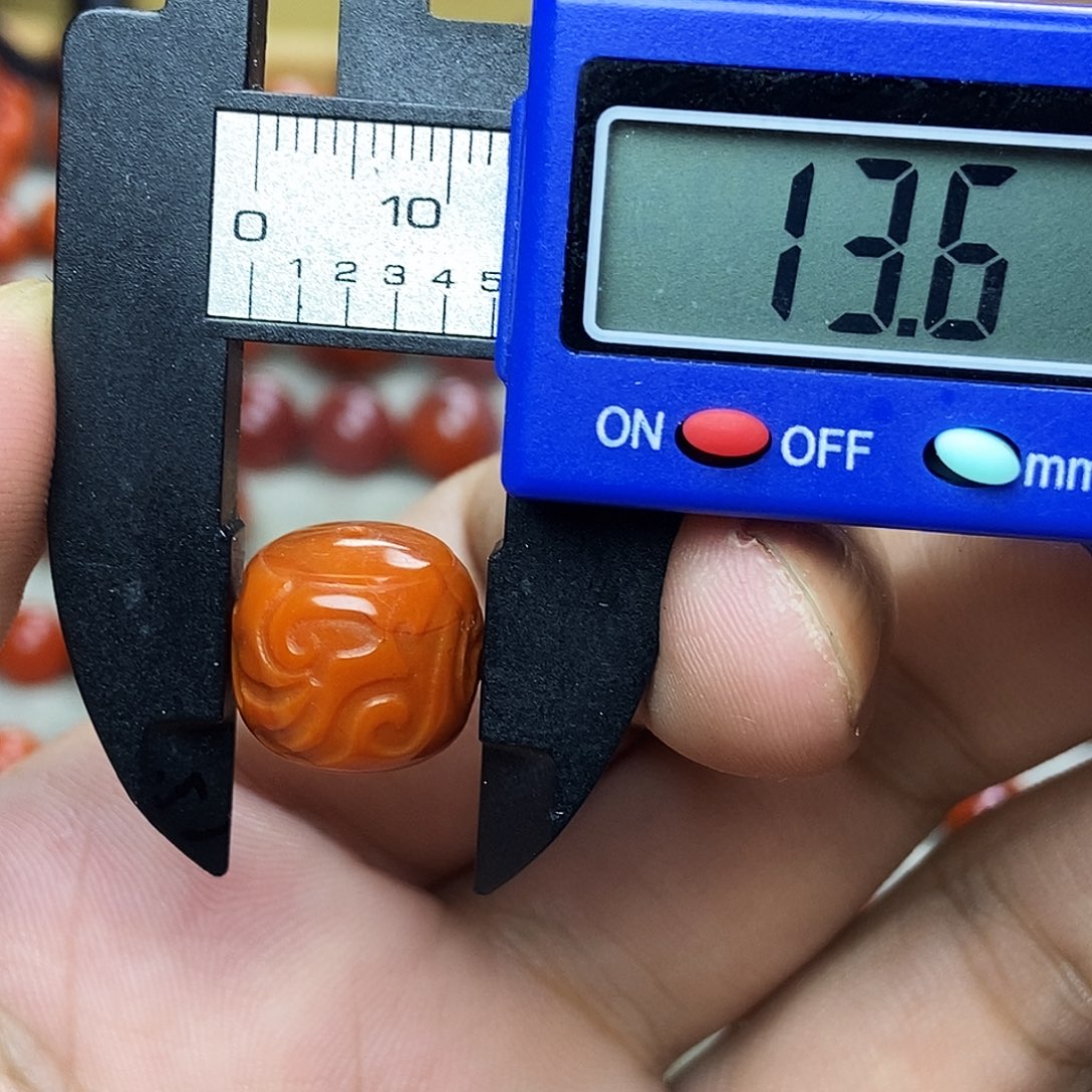 南红玛瑙未镶嵌配饰有瑕疵