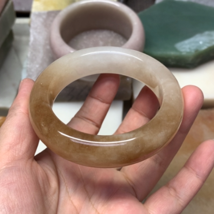 【闪购商品】未镶嵌手镯石英岩玉包容53➕