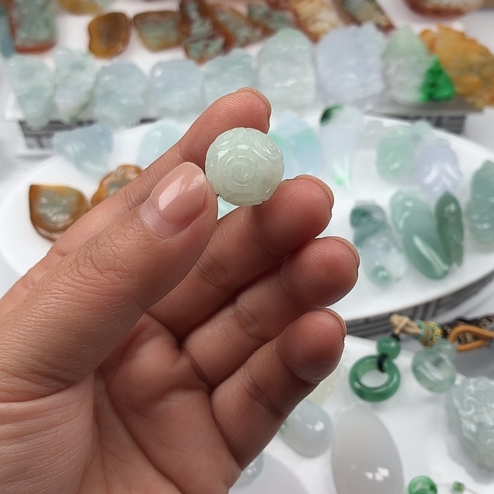 翡翠未镶嵌颈饰纯A