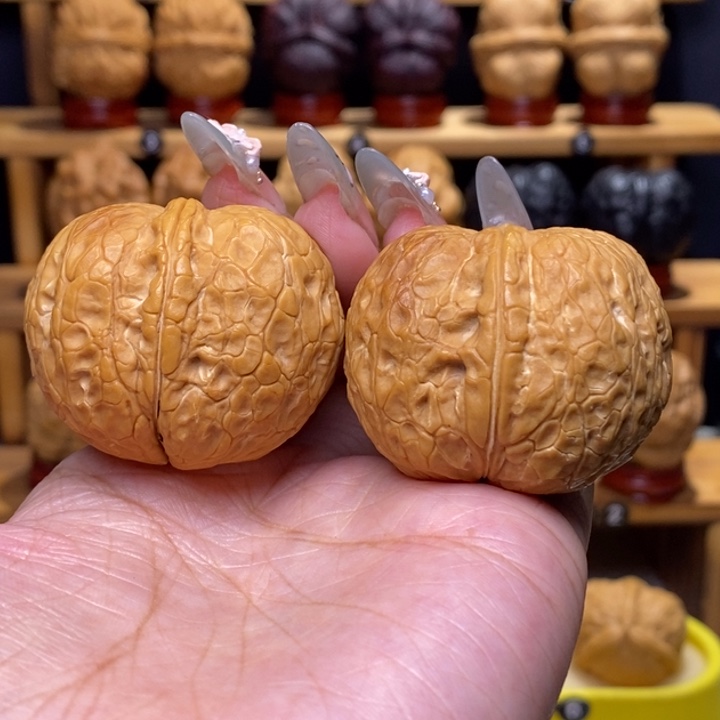 小***哥文玩核桃吊坠红尊5号42尺