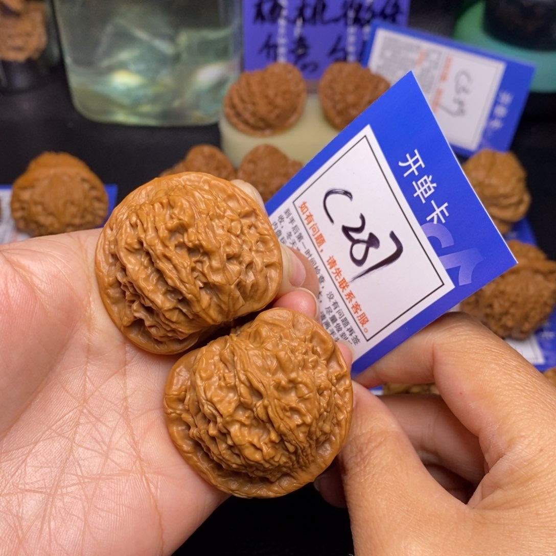 文玩核桃把件42红狮子c287