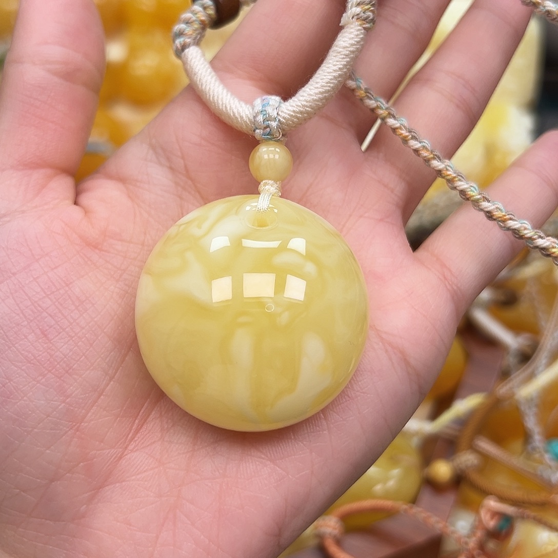 琥珀未镶嵌颈饰蜜蜡