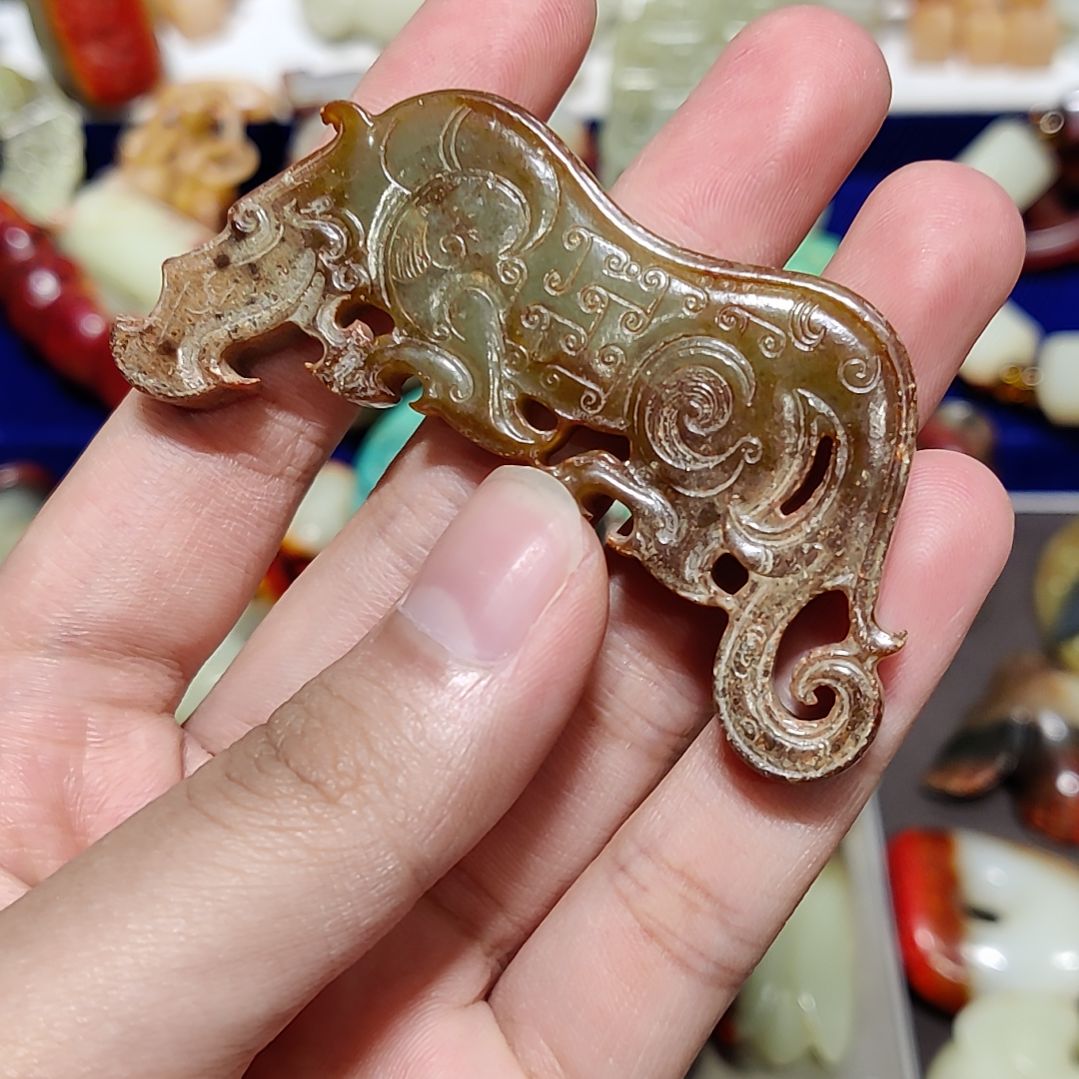 透闪石质玉未镶嵌颈饰