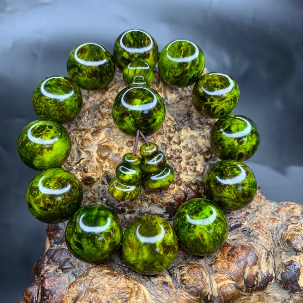 琥珀木手串水墨丹青设计绿瘤疤全透光油男款