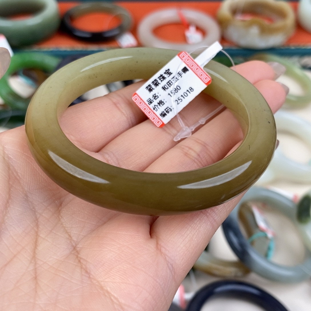 宝***宝和田玉未镶嵌手镯且末黄糖手镯56.7#