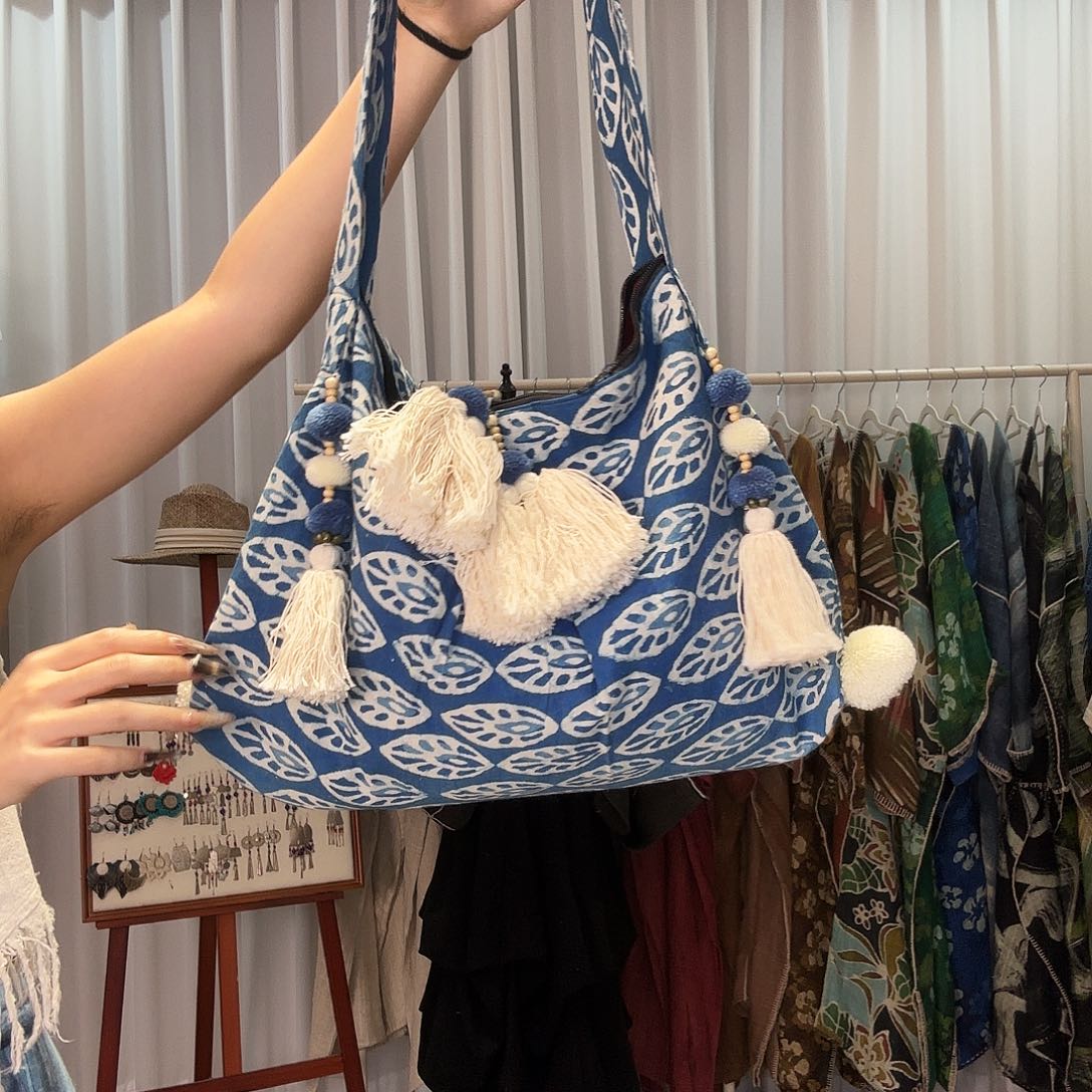 ****）棉麻手工包包蓝色