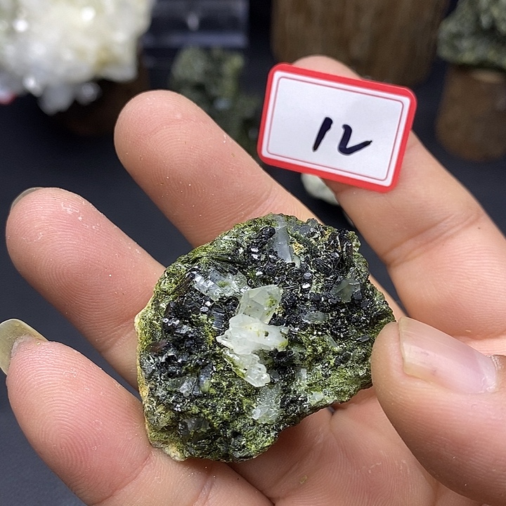 有机玻璃巴基斯坦绿莲石水晶共生12