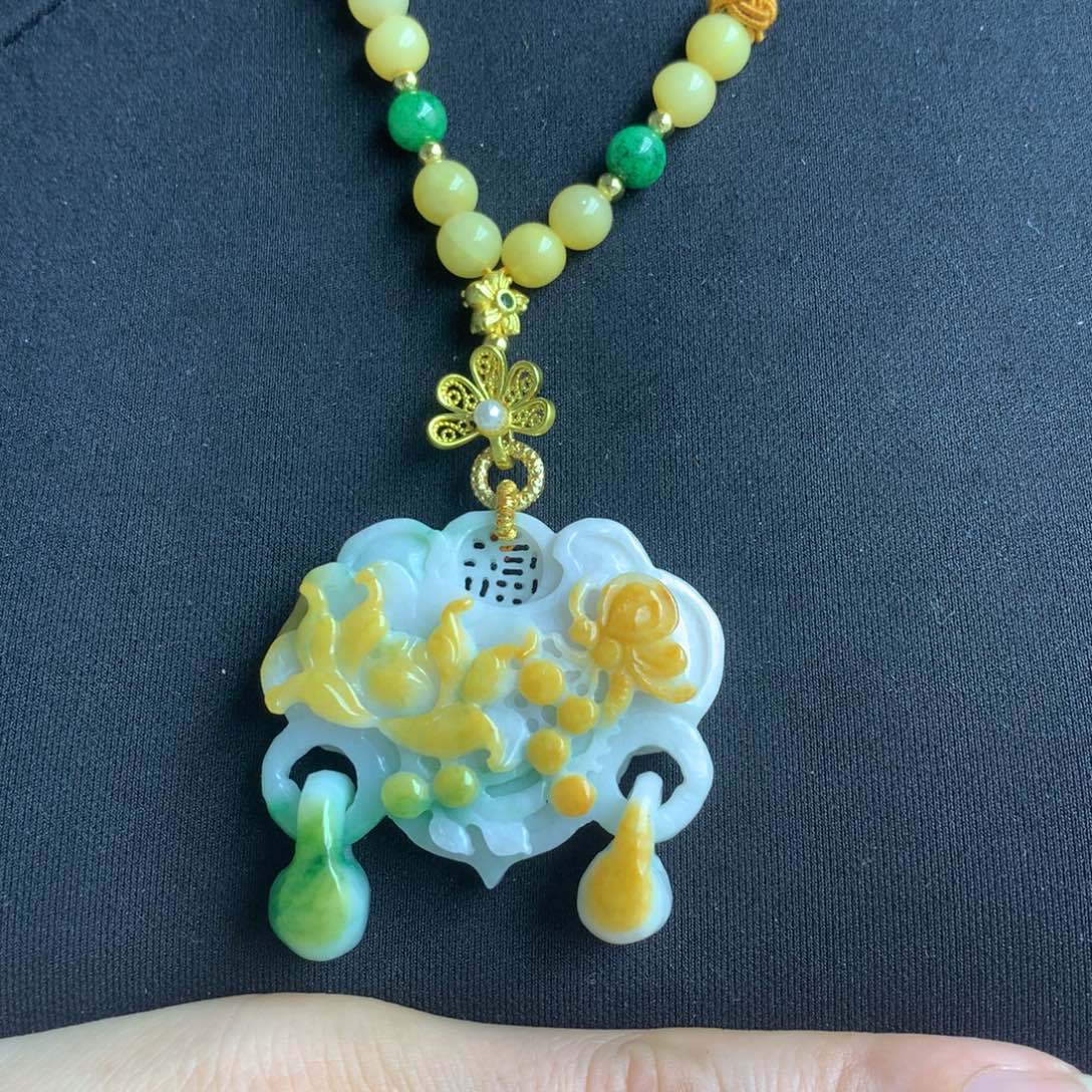 翡翠颈饰未镶嵌翡翠