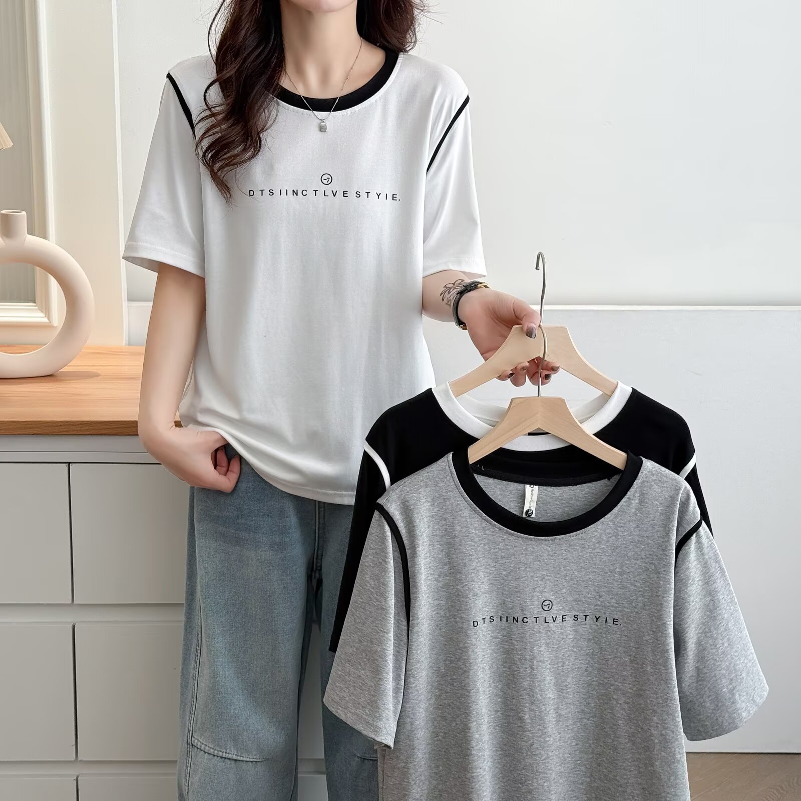2025夏季新款圆领字母印花宽松显瘦简约设计感休闲百搭短袖T恤